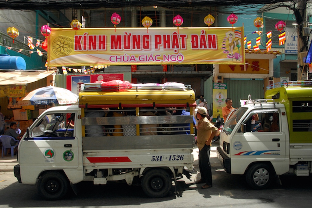 Quỹ Đạo Phật Ngày Nay: Tặng quà cho người khiếm thị, bệnh nhân ung bướu và trẻ em cơ nhỡ nhân Phật đản PL 2559
