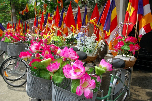 TP.HCM: Khai mạc triển lãm - hội chợ Phật giáo và cung nghinh xá lợi xương Bồ tát Thích Quảng Đức
