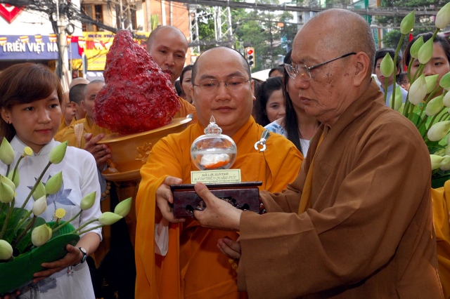TP.HCM: Khai mạc triển lãm - hội chợ Phật giáo và cung nghinh xá lợi xương Bồ tát Thích Quảng Đức