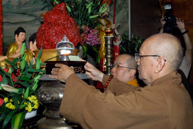 TP.HCM: Khai mạc triển lãm - hội chợ Phật giáo và cung nghinh xá lợi xương Bồ tát Thích Quảng Đức