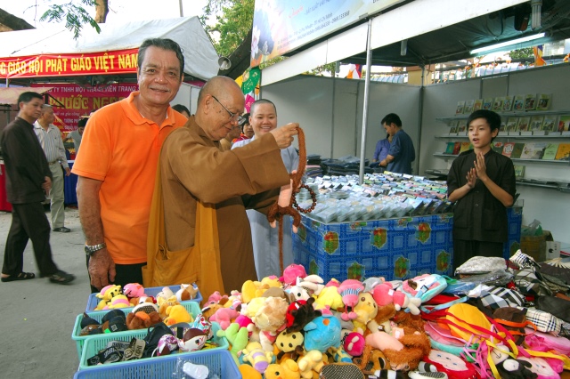 TP.HCM: Khai mạc triển lãm - hội chợ Phật giáo và cung nghinh xá lợi xương Bồ tát Thích Quảng Đức