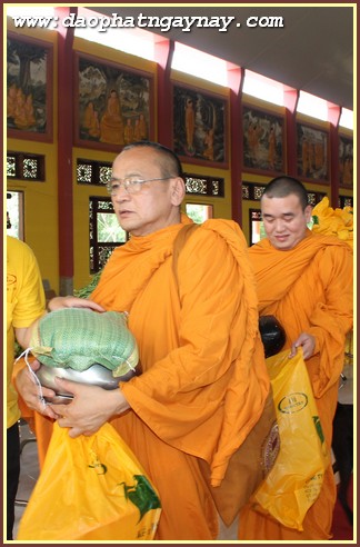 Đồng Nai: lễ Dâng Y tắm mưa tại Thiền Viện Phước Sơn