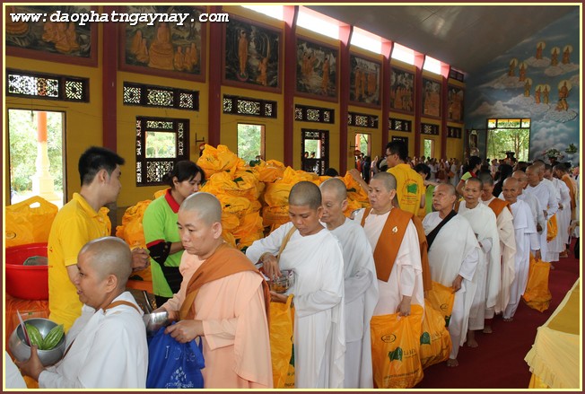 Đồng Nai: lễ Dâng Y tắm mưa tại Thiền Viện Phước Sơn