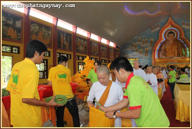 Đồng Nai: lễ Dâng Y tắm mưa tại Thiền Viện Phước Sơn