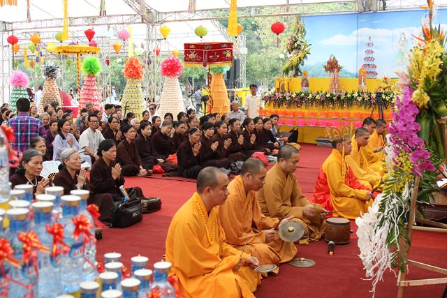 Ninh Bình: Hoa Lư khai mạc lễ hội, cầu siêu các vị tiền bối hữu công