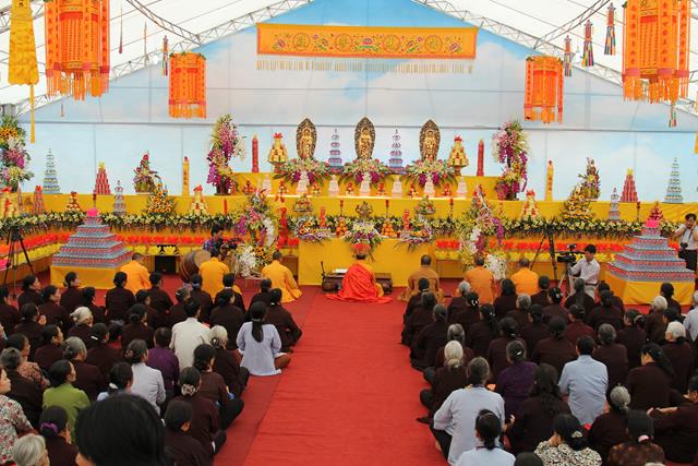 Ninh Bình: Hoa Lư khai mạc lễ hội, cầu siêu các vị tiền bối hữu công