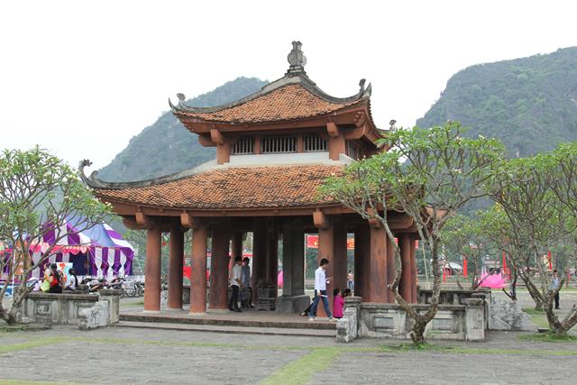 Ninh Bình: Hoa Lư khai mạc lễ hội, cầu siêu các vị tiền bối hữu công