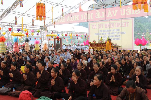 Ninh Bình: Hoa Lư khai mạc lễ hội, cầu siêu các vị tiền bối hữu công