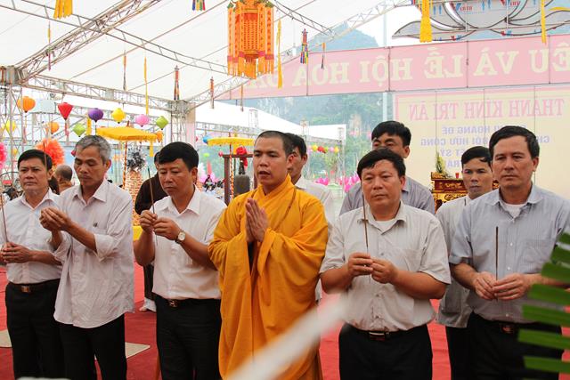 Ninh Bình: Hoa Lư khai mạc lễ hội, cầu siêu các vị tiền bối hữu công