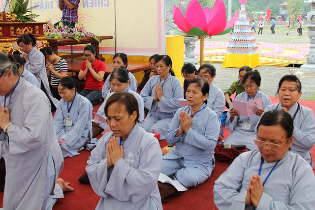 Ninh Bình: Hoa Lư khai mạc lễ hội, cầu siêu các vị tiền bối hữu công