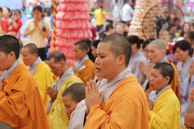 Ninh Bình: Hoa Lư khai mạc lễ hội, cầu siêu các vị tiền bối hữu công