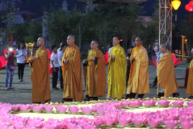 Ninh Bình: Hoa Lư khai mạc lễ hội, cầu siêu các vị tiền bối hữu công