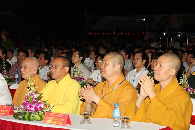 Ninh Bình: Hoa Lư khai mạc lễ hội, cầu siêu các vị tiền bối hữu công