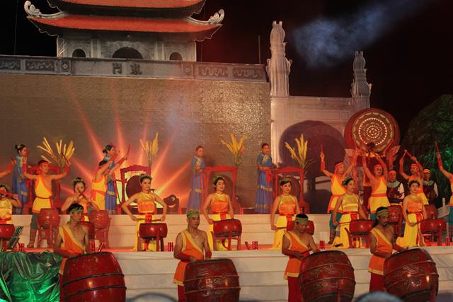 Ninh Bình: Hoa Lư khai mạc lễ hội, cầu siêu các vị tiền bối hữu công