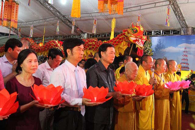 Ninh Bình: Hoa Lư khai mạc lễ hội, cầu siêu các vị tiền bối hữu công