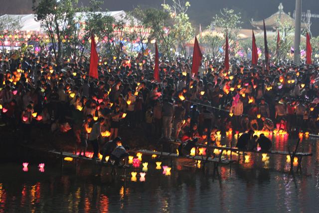 Ninh Bình: Hoa Lư khai mạc lễ hội, cầu siêu các vị tiền bối hữu công