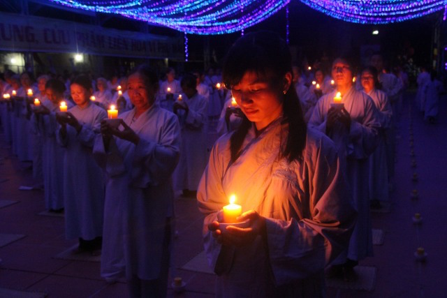 Thái Bình: Đêm hoa đăng Đại lễ cầu siêu tại chùa Từ Xuyên