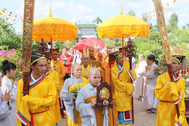 Đồng Tháp: Cung Nghinh Xá Lợi Phật