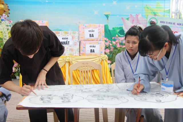 Thái Bình: Nhiều cảm xúc trong ngày tu thứ hai tại chùa Từ Xuyên