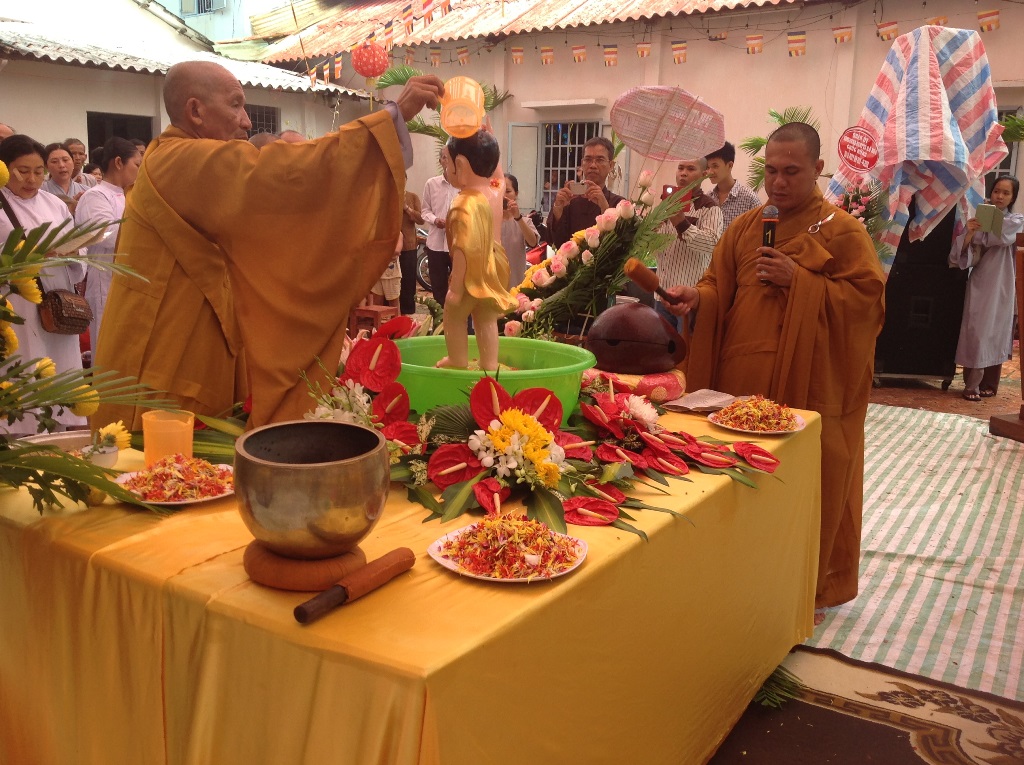 Cần Thơ: BTS Quận Ô Môn, Huyện Thới Lai, Huyện Cờ Đỏ. chào mừng ngày lễ Phật Đản PD.2559 trong mưa