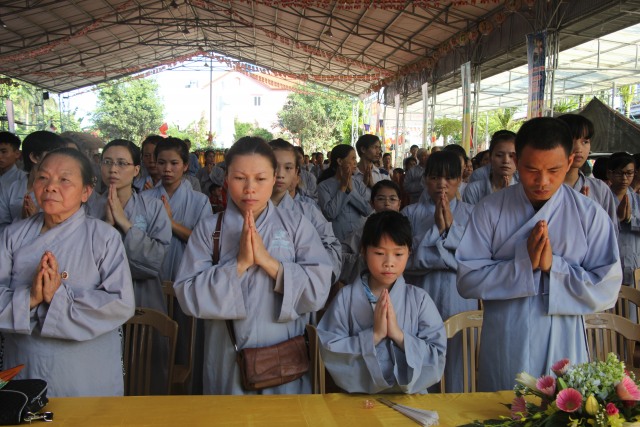 Thái Bình: Lễ quy y Tam Bảo và chương trình văn nghệ mừng Phật đản tại chùa Từ Xuyên
