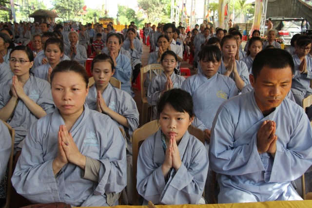 Thái Bình: Lễ quy y Tam Bảo và chương trình văn nghệ mừng Phật đản tại chùa Từ Xuyên