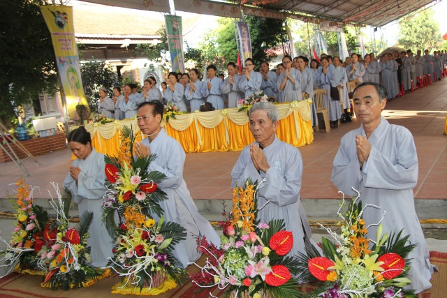 Thái Bình: Lễ quy y Tam Bảo và chương trình văn nghệ mừng Phật đản tại chùa Từ Xuyên
