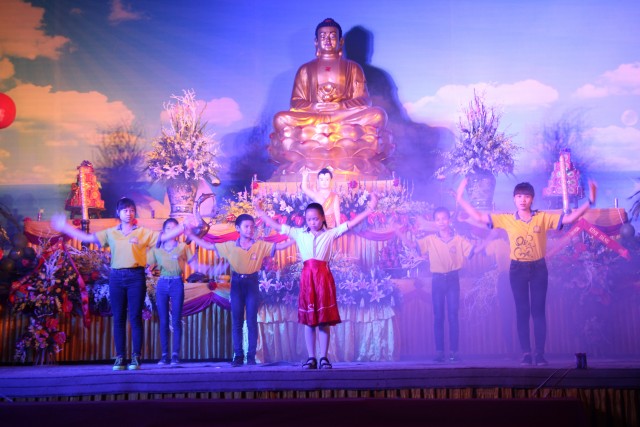 Thái Bình: Lễ quy y Tam Bảo và chương trình văn nghệ mừng Phật đản tại chùa Từ Xuyên