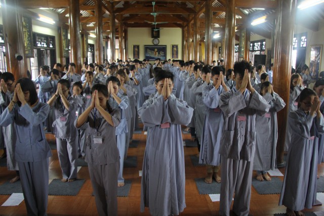 Thái Bình: Gần 300 bạn trẻ về chùa Từ Xuyên tu an lạc – Chủ đề “Tôn kính Phật”