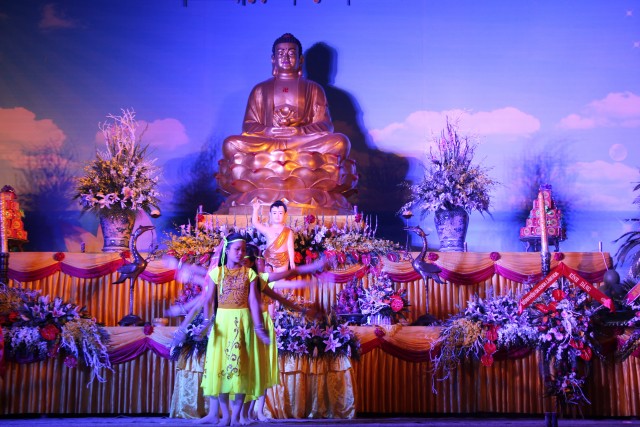 Thái Bình: Lễ quy y Tam Bảo và chương trình văn nghệ mừng Phật đản tại chùa Từ Xuyên