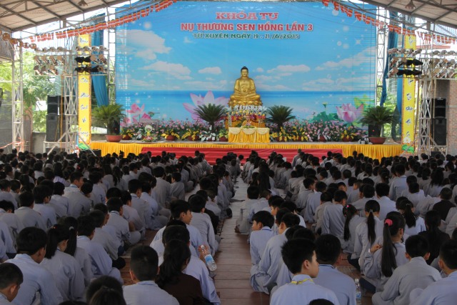 Thái Bình: Gần 1000 thiện sinh về chùa Từ Xuyên dự khóa tu sen hồng