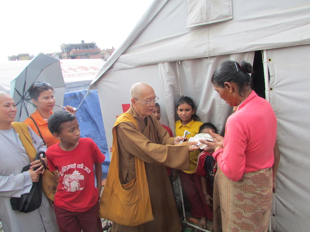 Bản tin số 4: Ngày thứ ba cứu trợ nạn nhân động đất tại Nepal
