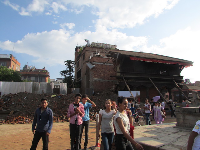Bản tin số 4: Ngày thứ ba cứu trợ nạn nhân động đất tại Nepal