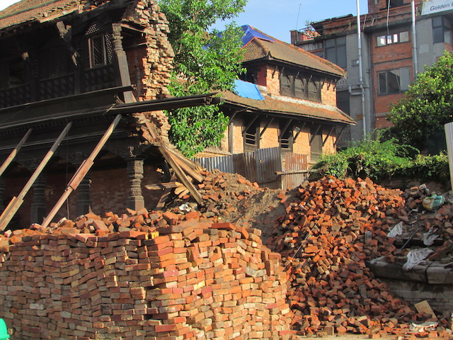 Bản tin số 4: Ngày thứ ba cứu trợ nạn nhân động đất tại Nepal