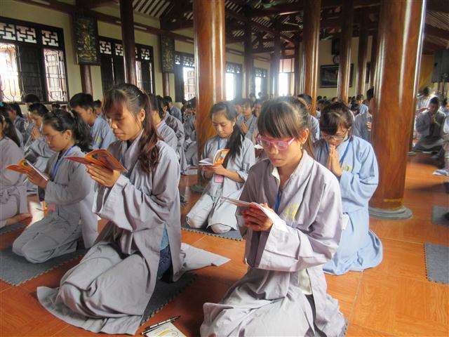 Thái Bình: Gần 300 bạn trẻ về chùa Từ Xuyên tu an lạc – Chủ đề “Tôn kính Phật”