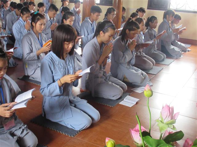 Thái Bình: Gần 300 bạn trẻ về chùa Từ Xuyên tu an lạc – Chủ đề “Tôn kính Phật”