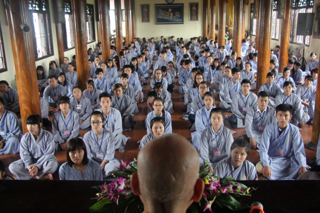 Thái Bình: Gần 300 bạn trẻ về chùa Từ Xuyên tu an lạc – Chủ đề “Tôn kính Phật”