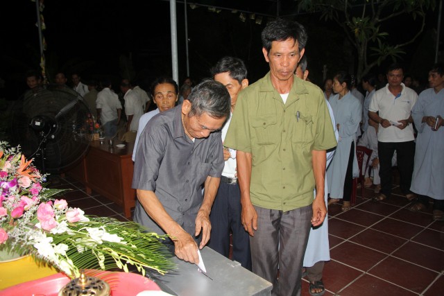 Thái Bình: Chùa Hưng Long lập “hòm không đốt vàng mã để làm từ thiện”