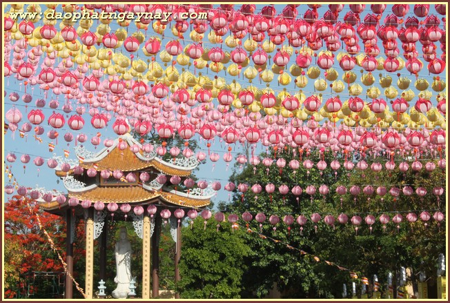 Bình Dương: Chùm ảnh không khí chuẩn bị cho đại lễ Phật đản PL 2559