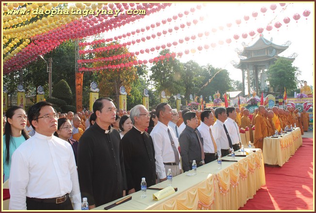 BÌNH DƯƠNG:   Phật Giáo Bình Dương Long Trọng Chào Mừng Đại Lễ PD.2559