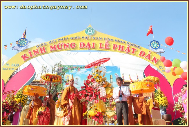 BÌNH DƯƠNG:   Phật Giáo Bình Dương Long Trọng Chào Mừng Đại Lễ PD.2559