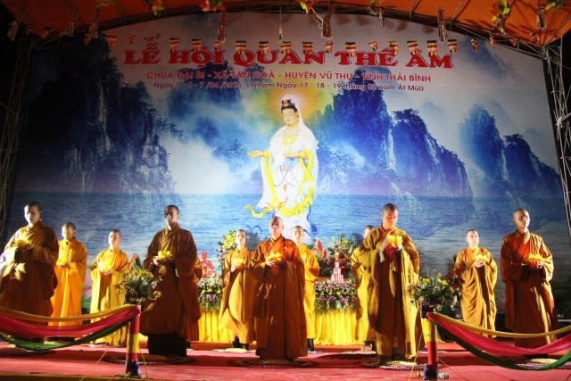Thái Bình:  Lễ hội hoa đăng vía Quan Thế Âm Bồ tát tại chùa Đại Bi
