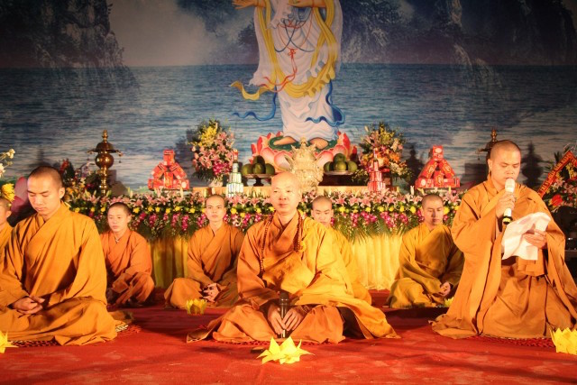 Thái Bình:  Lễ hội hoa đăng vía Quan Thế Âm Bồ tát tại chùa Đại Bi