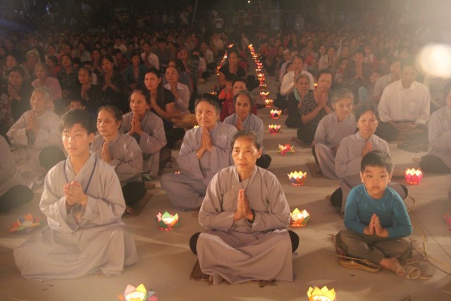 Thái Bình:  Lễ hội hoa đăng vía Quan Thế Âm Bồ tát tại chùa Đại Bi