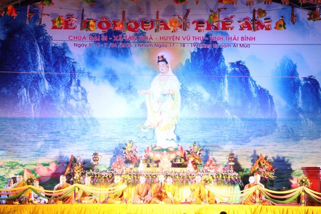 Thái Bình:  Lễ hội hoa đăng vía Quan Thế Âm Bồ tát tại chùa Đại Bi