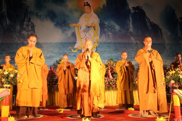 Thái Bình:  Lễ hội hoa đăng vía Quan Thế Âm Bồ tát tại chùa Đại Bi