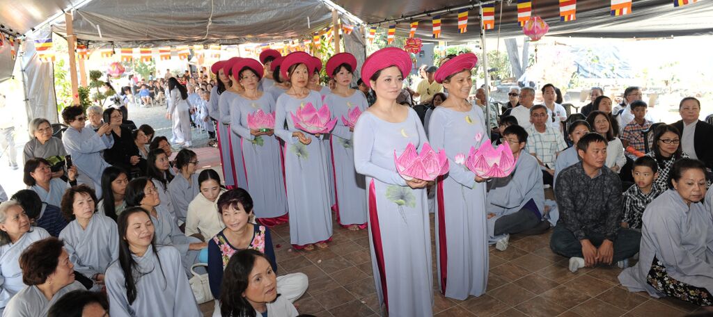 Hoa Kỳ: đại lễ Phật đản muộn nhất tại Tu Viện Huyền Không, San Jose Pl 2559