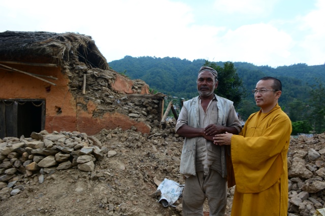Tin nhanh 2: Đoàn Phật giáo Việt Nam cứu trợ nạn nhân động đất tại Nepal