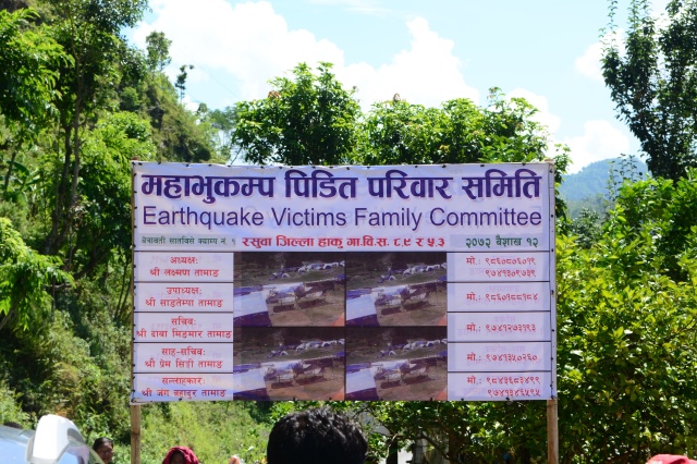 Ngày thứ hai cứu trợ nạn nhân động đất tại Nepal: Ngôi làng có 700 người chết