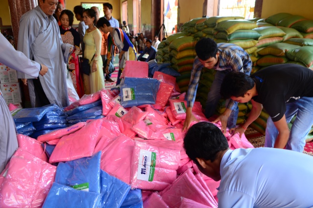 Quỹ Đạo Phật Ngày Nay: Chương trình từ thiện tại Campuchia tháng 04-2015